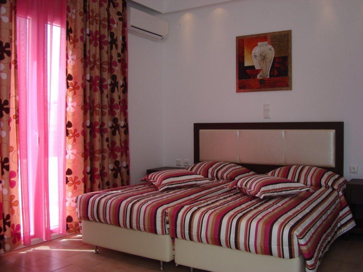 Elena Studios & Suites ออร์นอส ภายนอก รูปภาพ